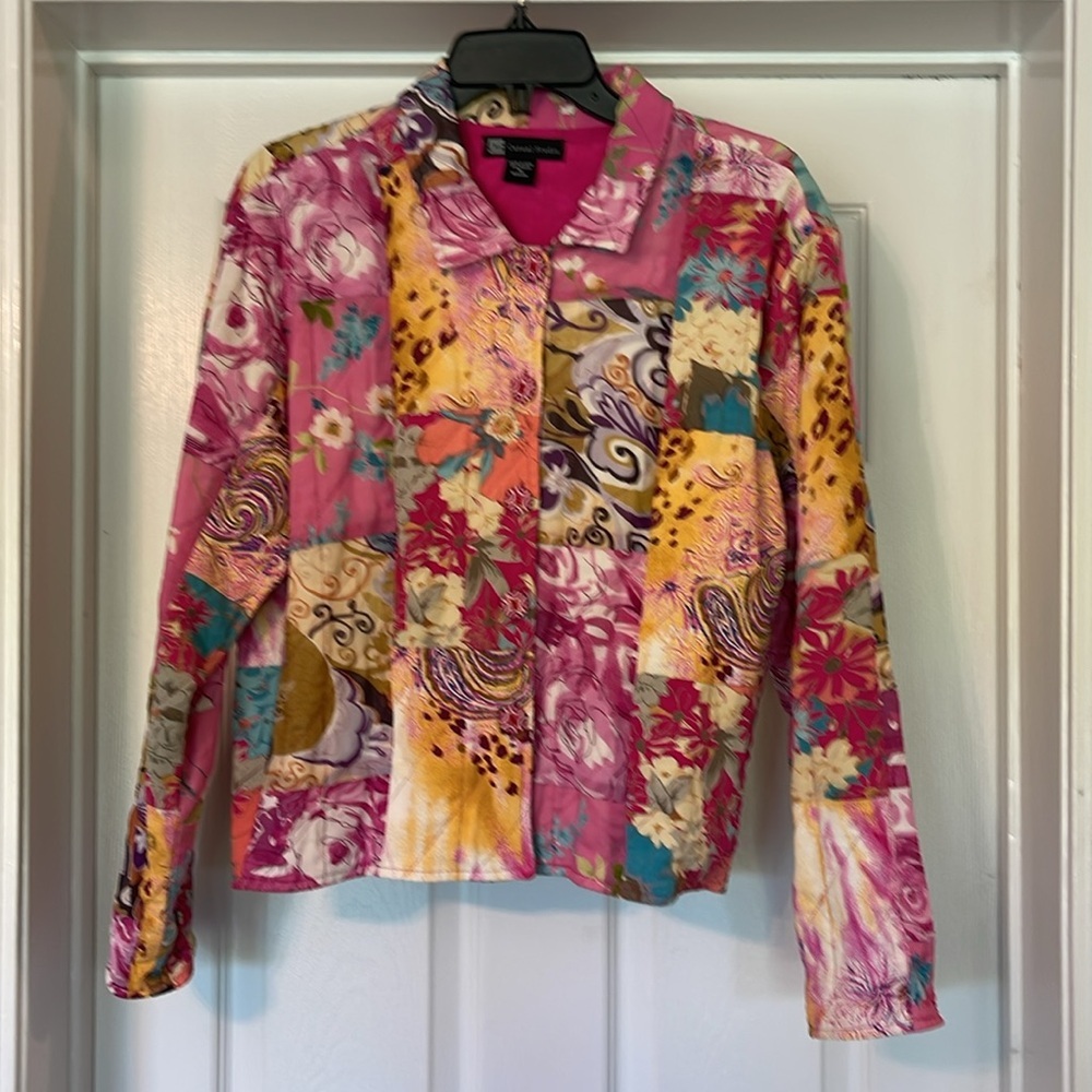 Pink Floral Patchwork Jacket Like New! - image 6